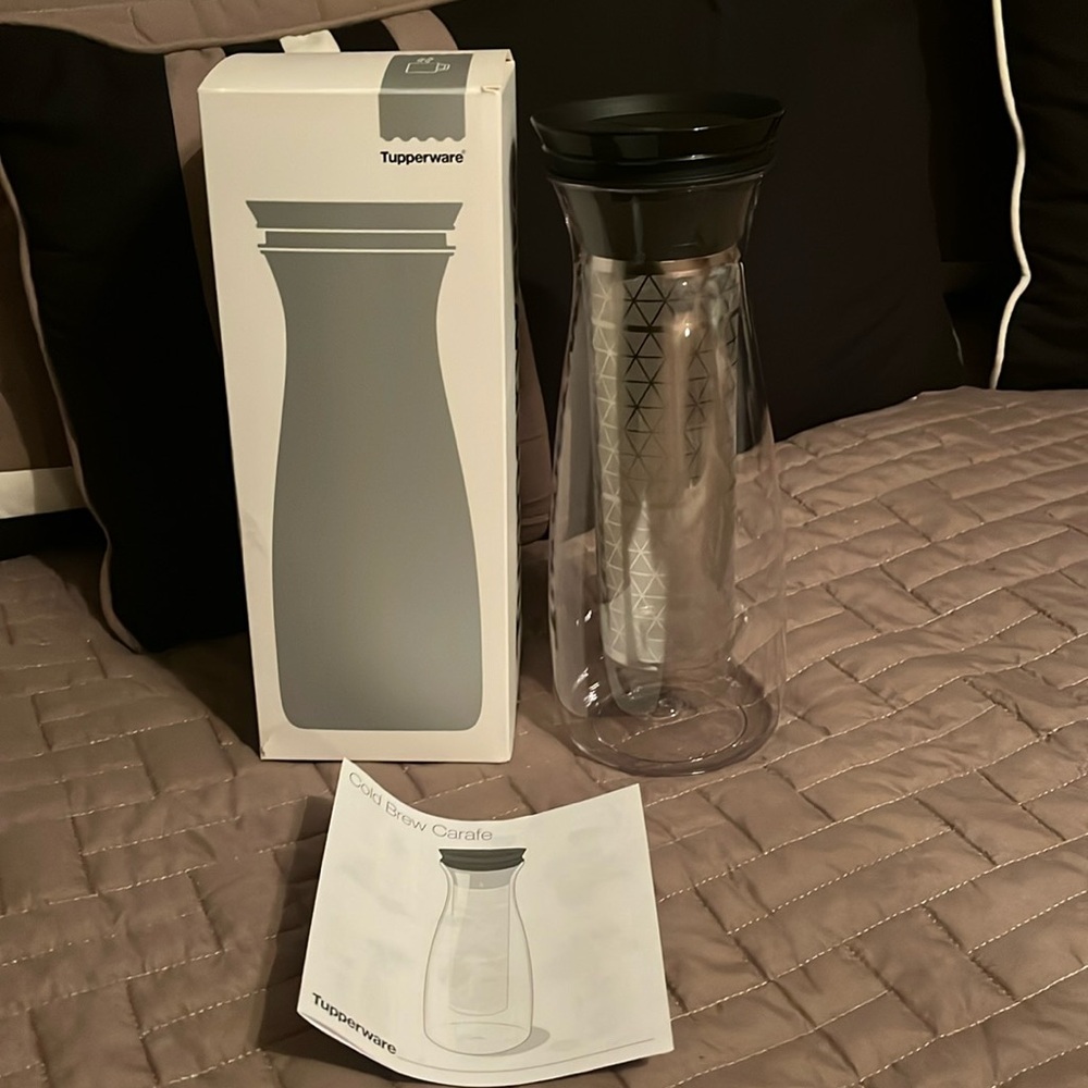 NIB Tupperware Cold Brew Coffee Carafe with instructions